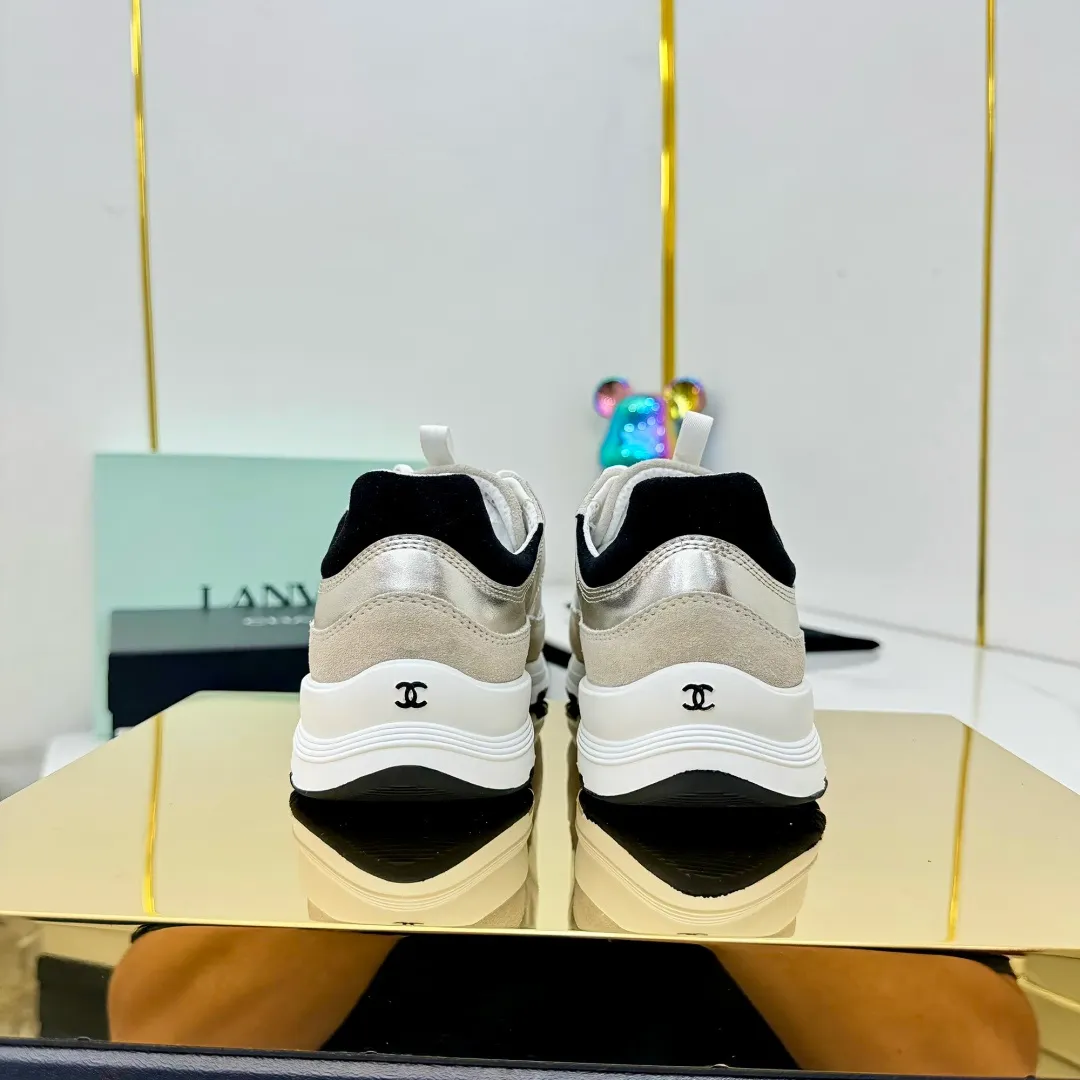 👟👟Ex-factory price 600👟👟High quality! ! ! CHANEL Chanel 25A latest thick-soled casual sports shoes. The counter is synchronized. The counter is very popular. It is a shoe that is very difficult to buy. The most popular thick-soled casual shoes on the Internet. As you can imagine, the most popular thick-soled casual shoes can not be missed. It has both good looks and comfort. Simple and versatile. The thick sole increases the height and is super versatile. Whoever wears it will look better. Upper: cowhide stitching. Lining: breathable mesh. Outsole: TPU original outsole. Size: 35-41 👉